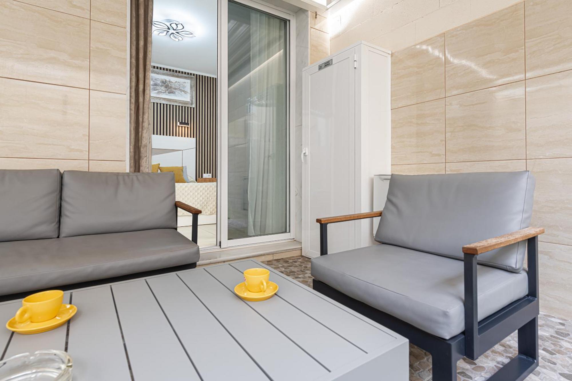 Luxury Poseidon Apartahotel